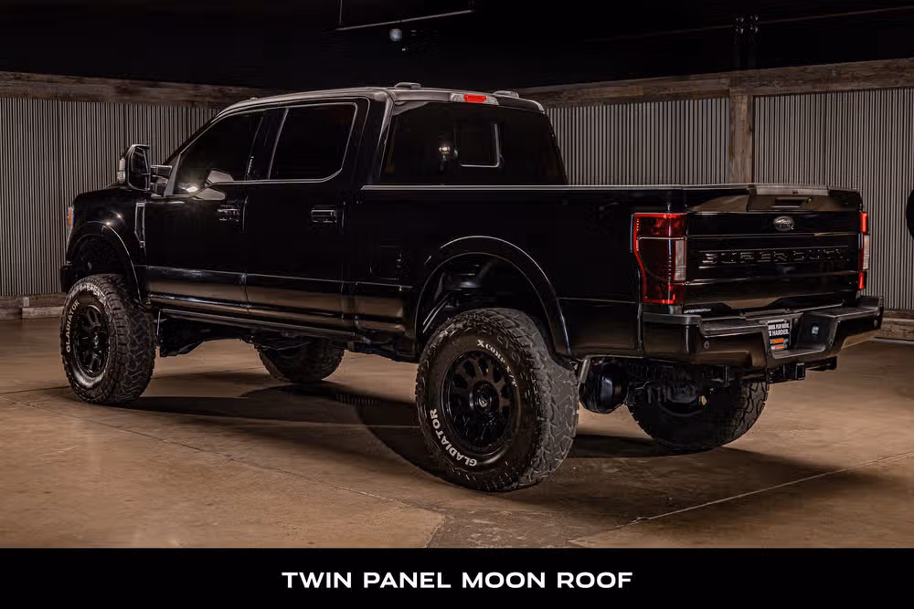2022 Ford F-250 Super Duty Lariat Crew Cab Image 6