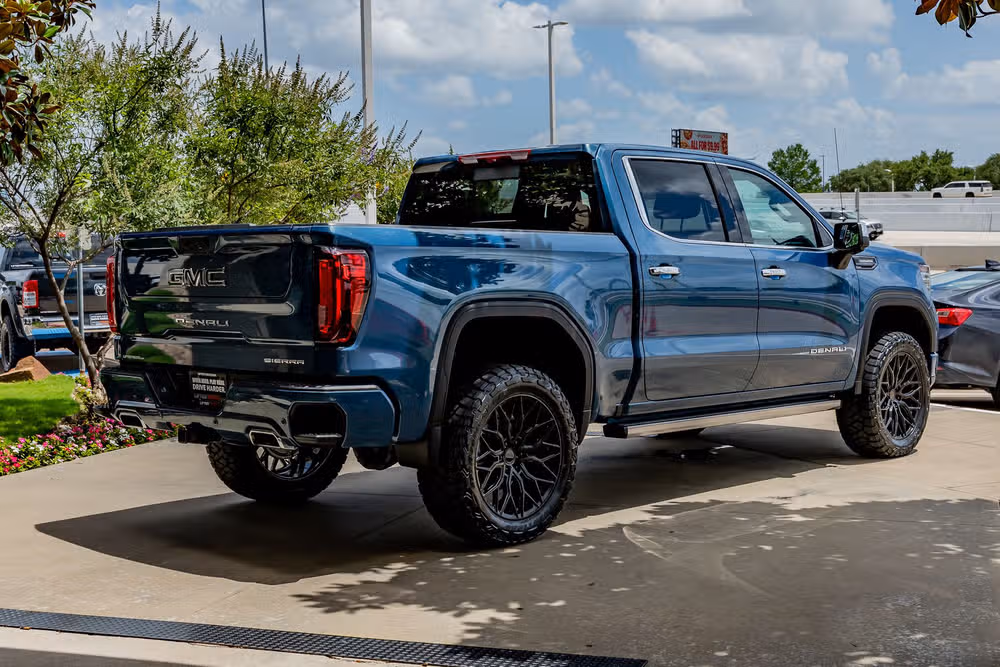 2025 GMC Sierra 1500 Denali Ultimate Crew Cab Image 10