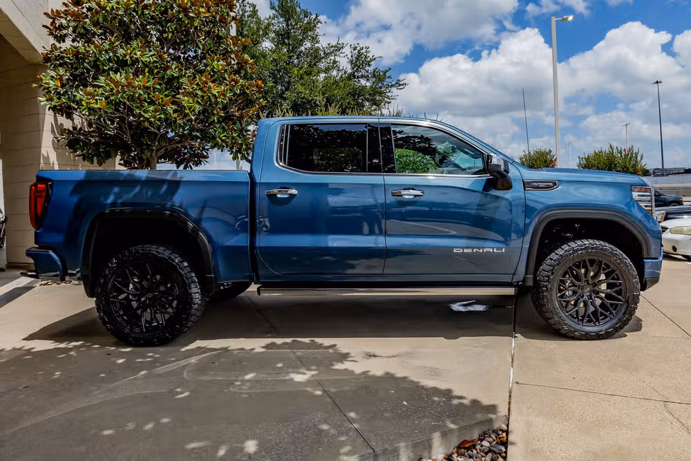 2025 GMC Sierra 1500 Denali Ultimate Crew Cab Image 11