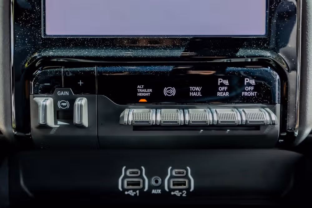 2025 Ram 3500 Laramie Crew Cab Image 26