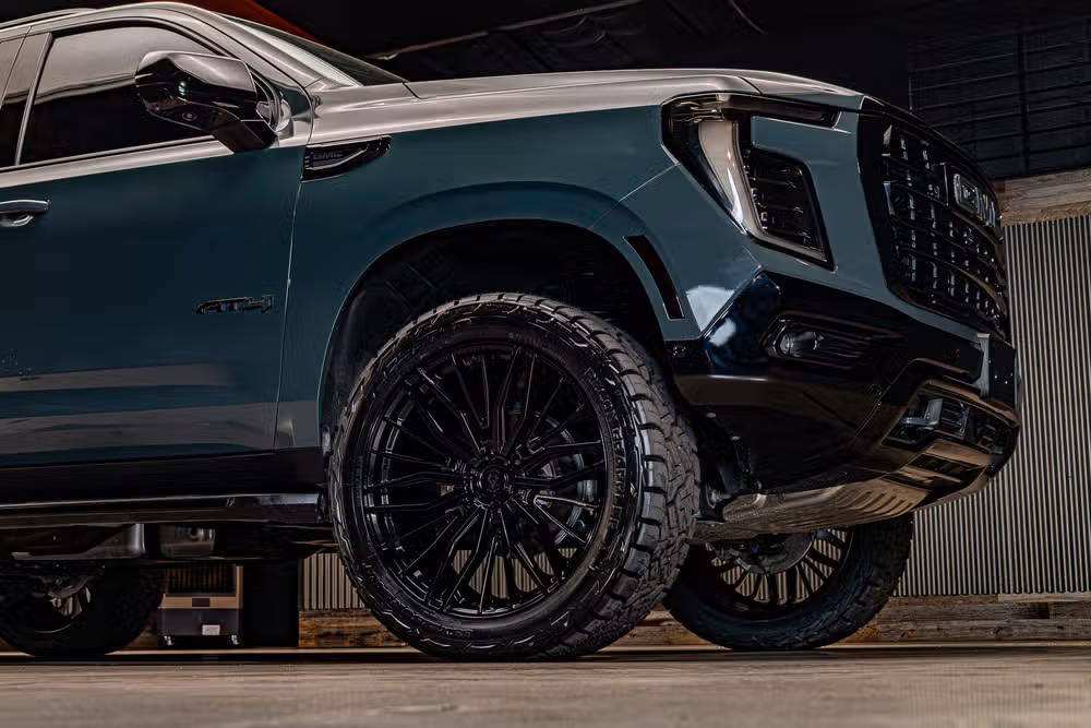 2025 GMC Yukon AT4 Image 12