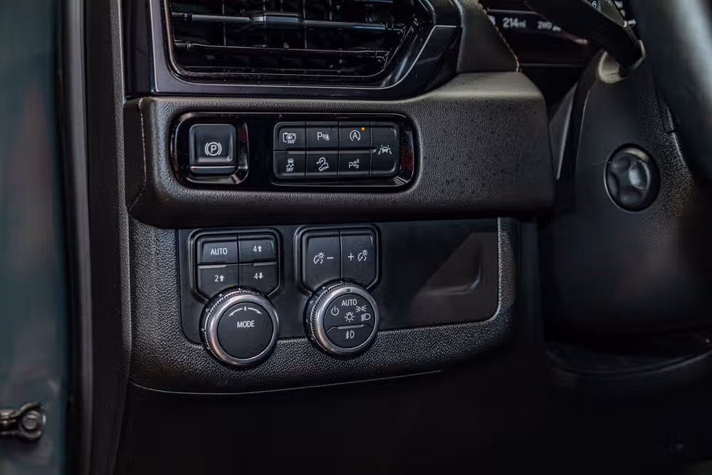 2025 GMC Yukon AT4 Image 17