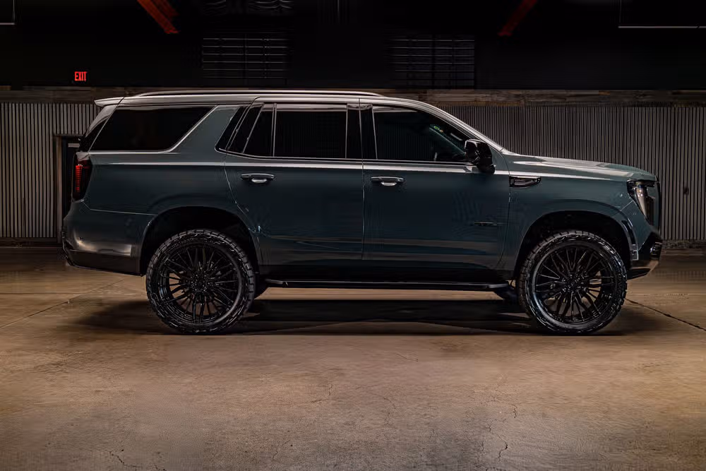 2025 GMC Yukon AT4 Image 11