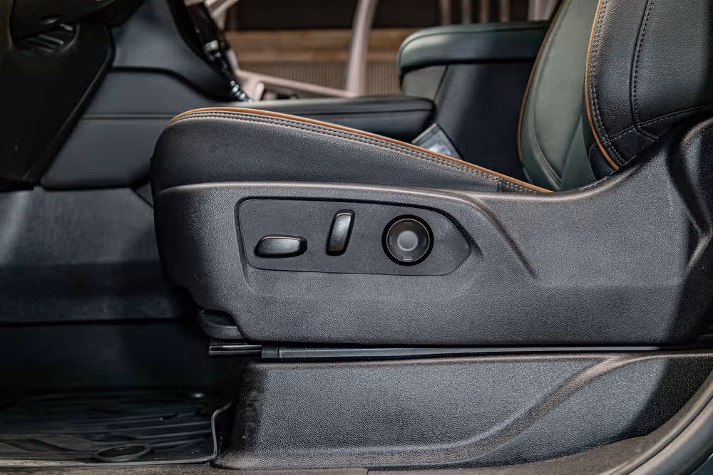 2025 GMC Yukon AT4 Image 21