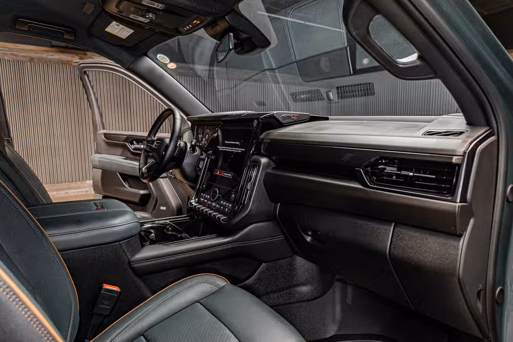 2025 GMC Yukon AT4 Image 16