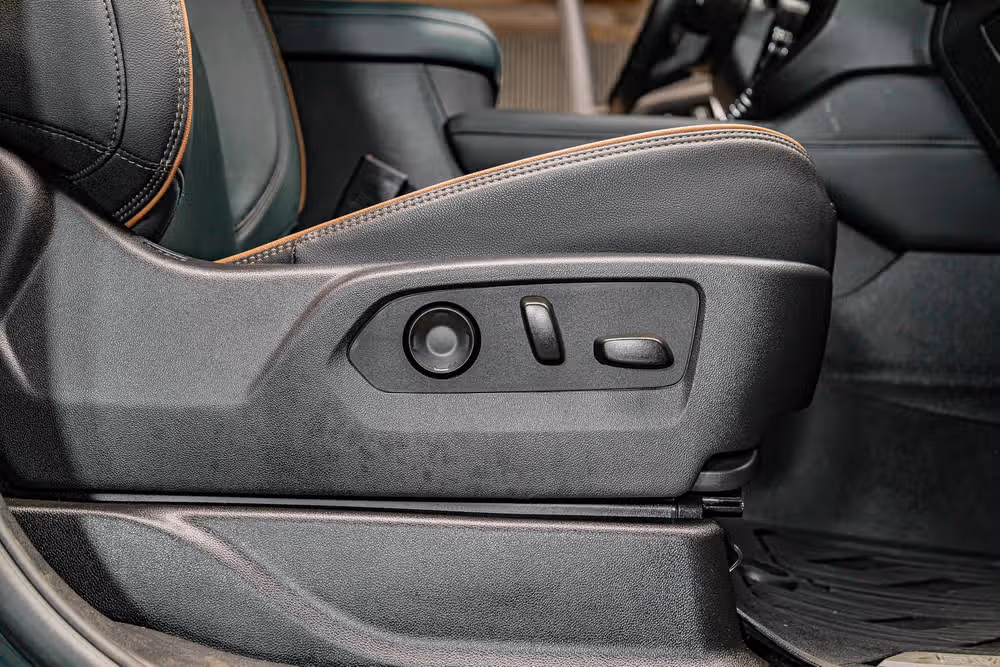 2025 GMC Yukon AT4 Image 27