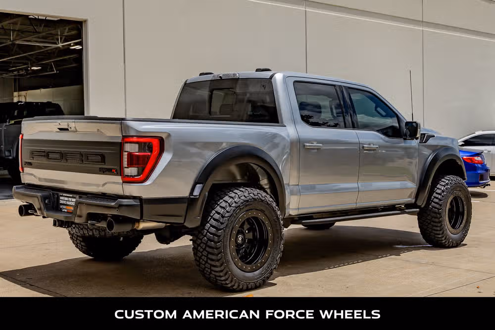 2023 Ford F-150 Raptor SuperCrew Image 9