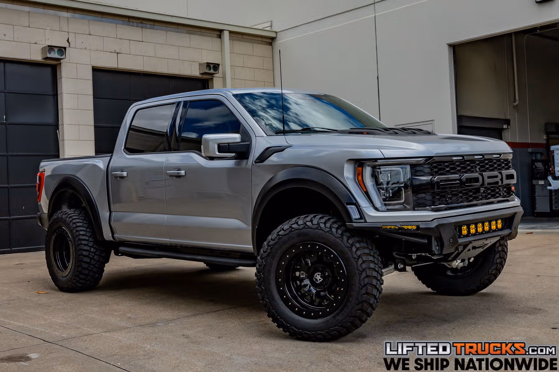 2023 Ford F-150 Raptor SuperCrew Image 1