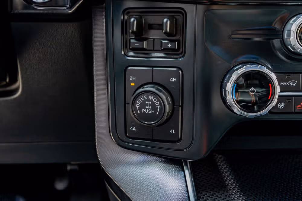 2025 Ford F-150 Raptor SuperCrew Image 24