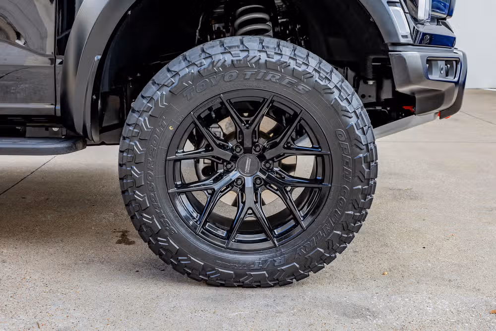 2025 Ford F-150 Raptor SuperCrew Image 12