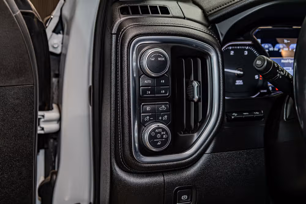 2020 GMC Sierra 3500HD Denali Crew Cab Image 18