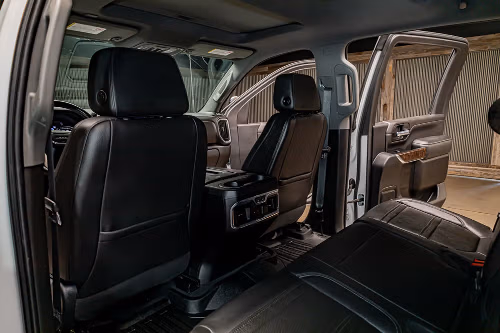 2020 GMC Sierra 3500HD Denali Crew Cab Image 24