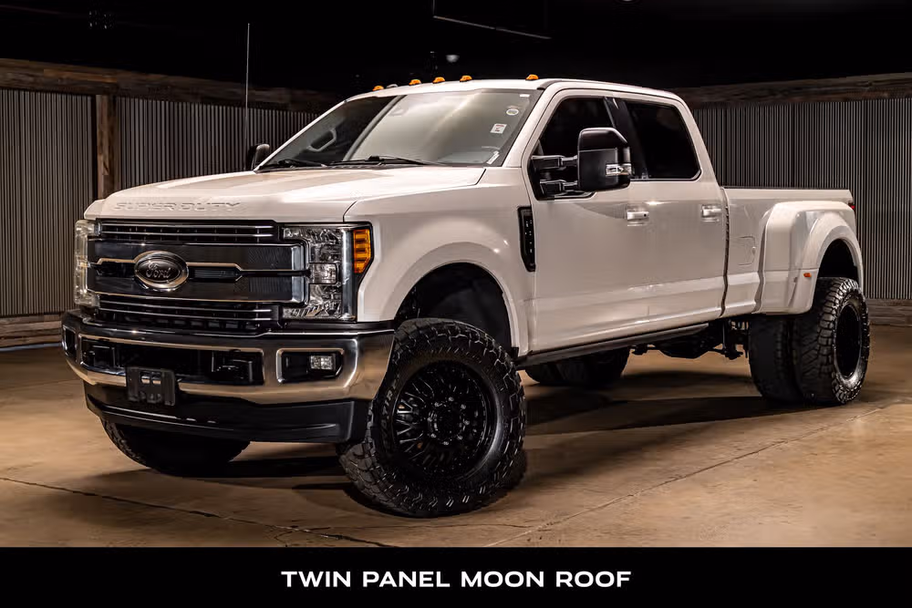 2017 Ford F-350 Super Duty Lariat Crew Cab Image 5