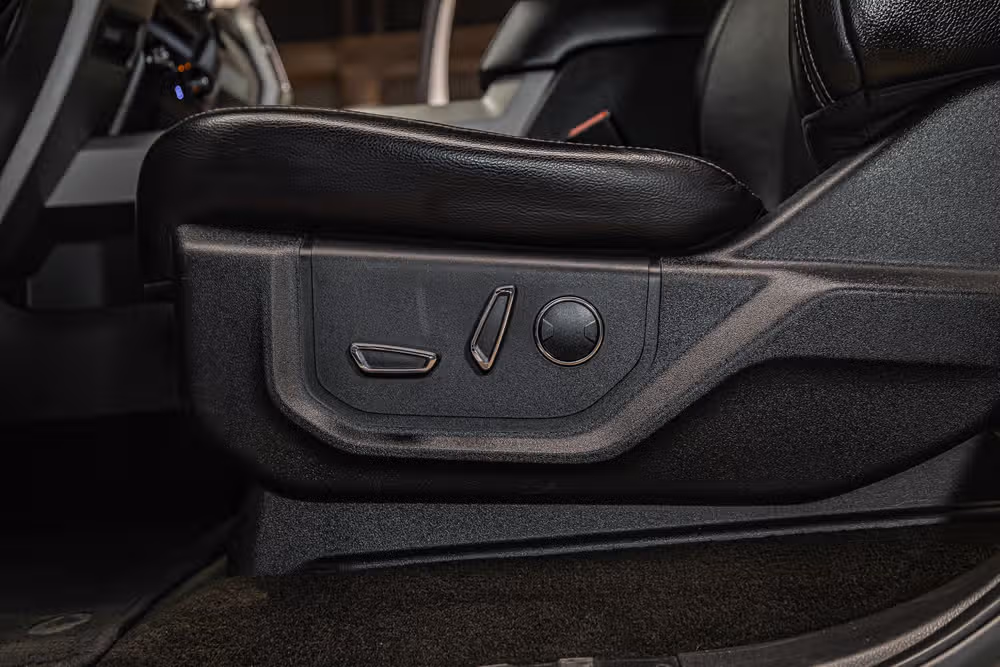 2017 Ford F-350 Super Duty Lariat Crew Cab Image 23