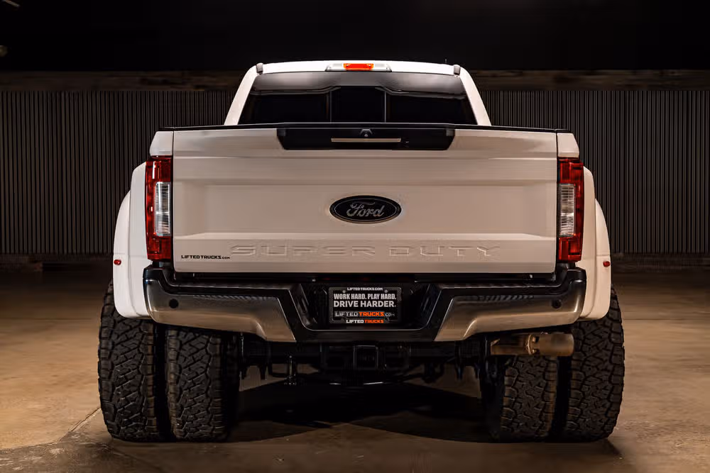 2017 Ford F-350 Super Duty Lariat Crew Cab Image 8