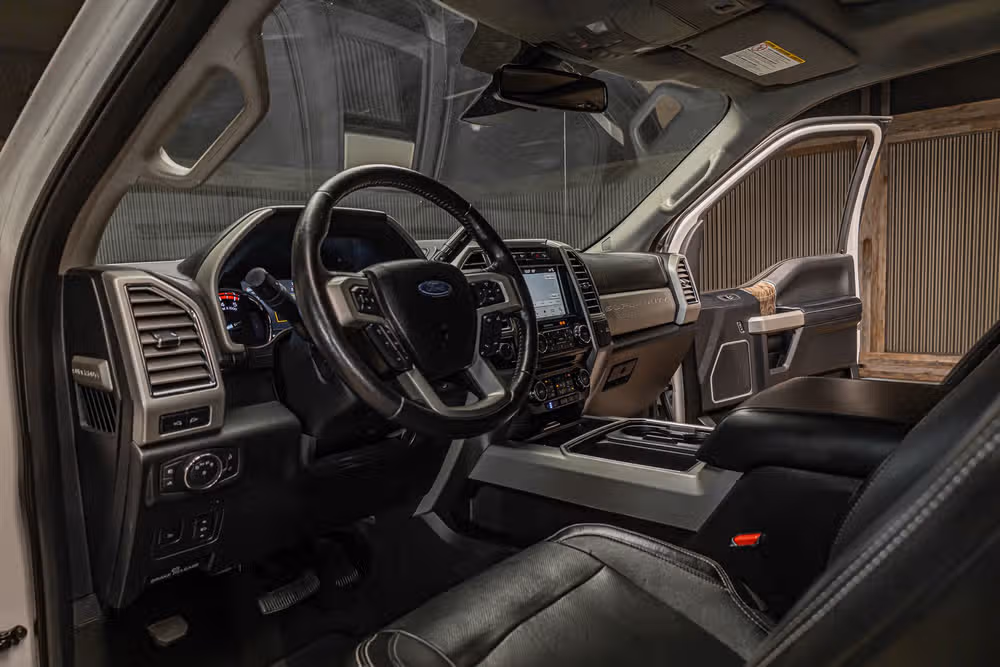 2017 Ford F-350 Super Duty Lariat Crew Cab Image 14