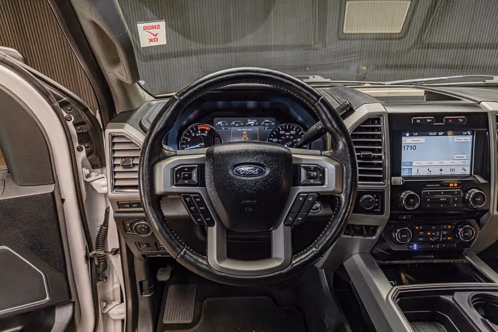 2017 Ford F-350 Super Duty Lariat Crew Cab Image 15