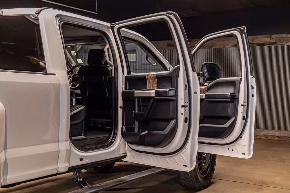 2017 Ford F-350 Super Duty Lariat Crew Cab Image 32