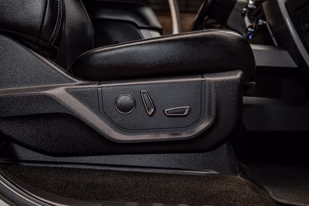 2017 Ford F-350 Super Duty Lariat Crew Cab Image 28