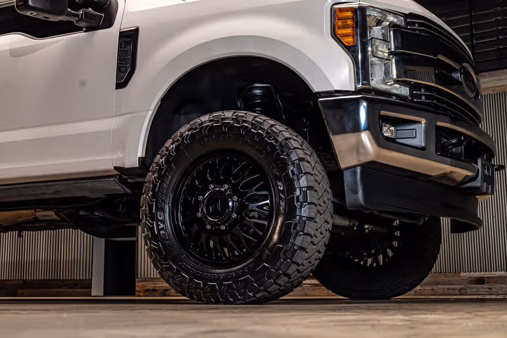 2017 Ford F-350 Super Duty Lariat Crew Cab Image 13
