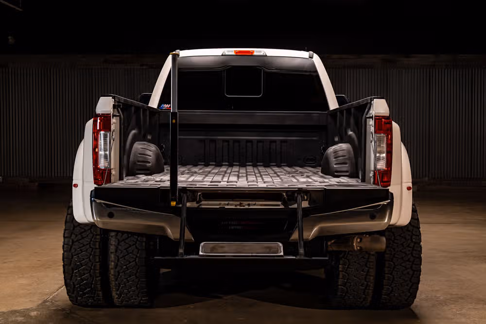 2017 Ford F-350 Super Duty Lariat Crew Cab Image 9