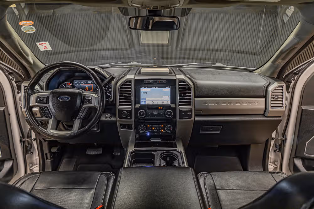 2017 Ford F-350 Super Duty Lariat Crew Cab Image 16
