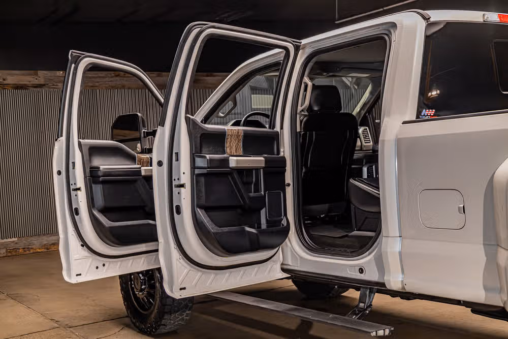 2017 Ford F-350 Super Duty Lariat Crew Cab Image 30
