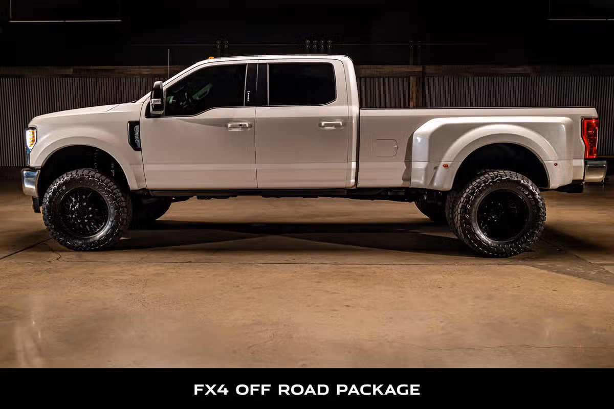 2017 Ford F-350 Super Duty Lariat Crew Cab