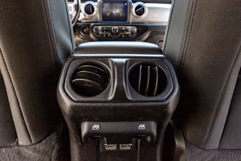 2020 Jeep Wrangler Unlimited Sahara Image 32