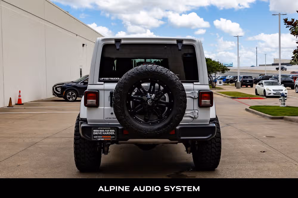 2020 Jeep Wrangler Unlimited Sahara Image 7