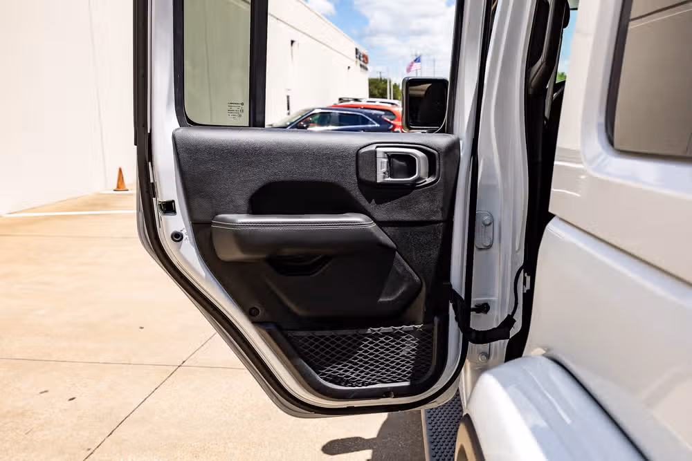 2020 Jeep Wrangler Unlimited Sahara Image 37