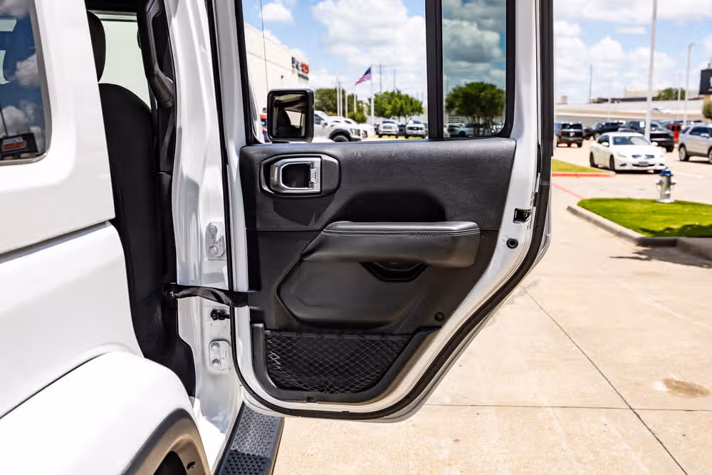 2020 Jeep Wrangler Unlimited Sahara Image 38