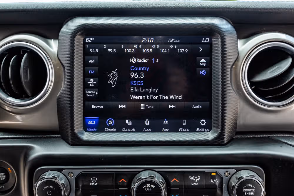 2020 Jeep Wrangler Unlimited Sahara Image 24