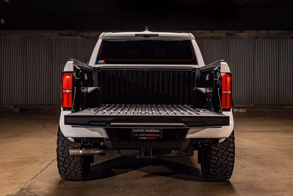 2026 Toyota Tacoma TRD Off-Road HV Double Cab Image 8