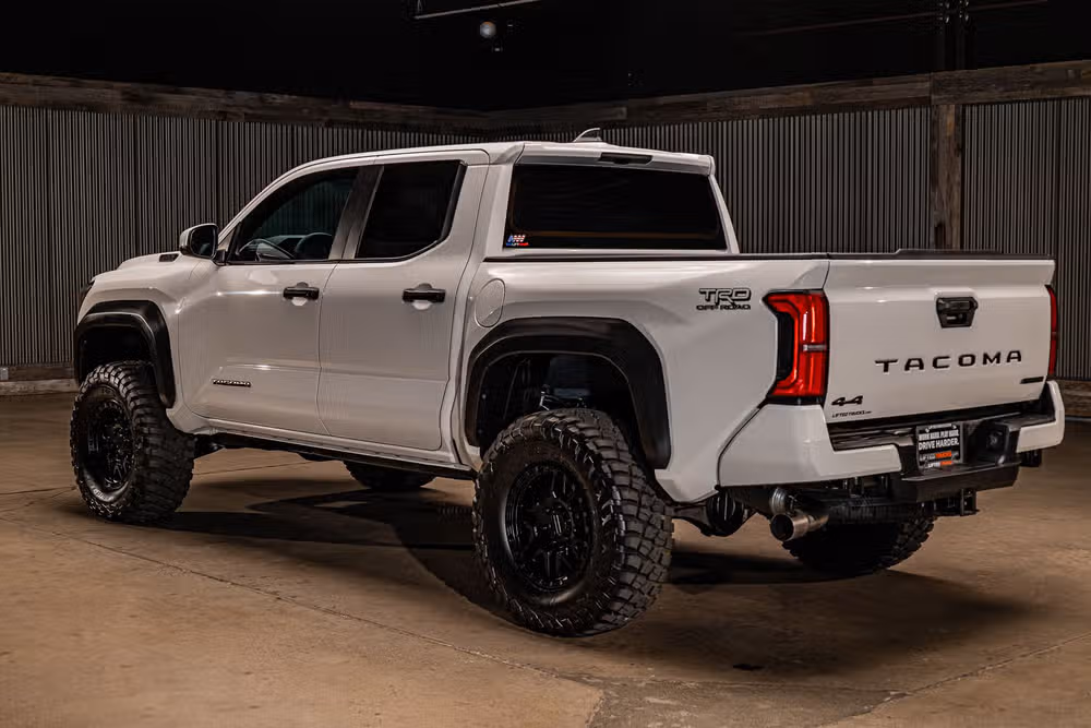 2026 Toyota Tacoma TRD Off-Road HV Double Cab Image 7
