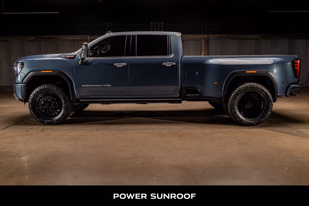 2025 GMC Sierra 3500HD Denali Reserve Crew Cab Image 6