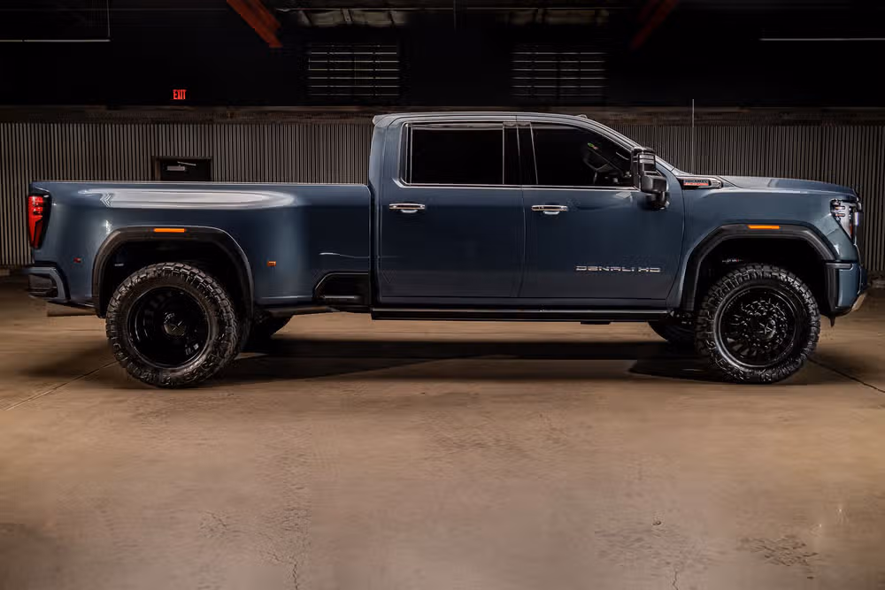 2025 GMC Sierra 3500HD Denali Reserve Crew Cab Image 11