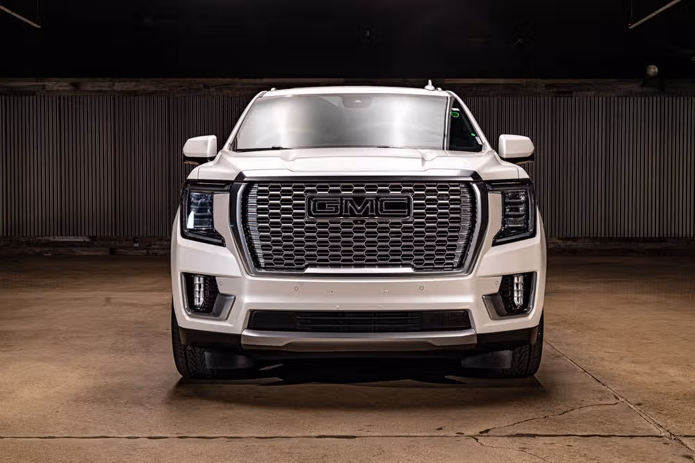 2024 GMC Yukon Denali Image 2
