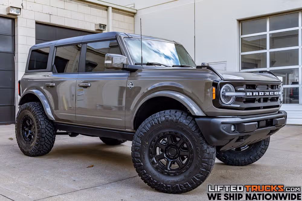 2025 Ford Bronco Outer Banks Image 1