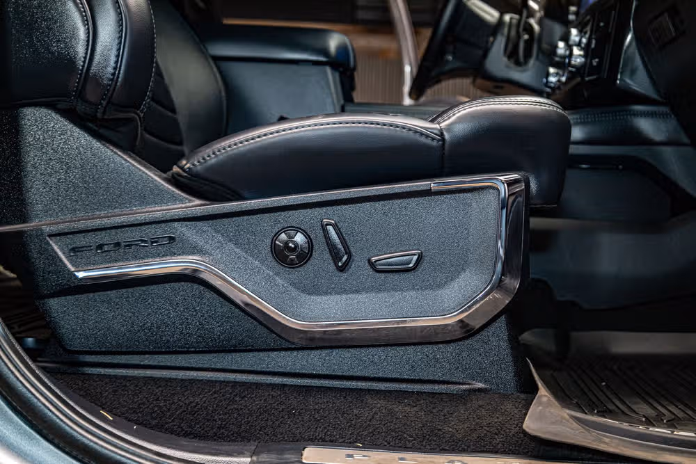 2025 Ford F-350 Super Duty Platinum Crew Cab Image 26