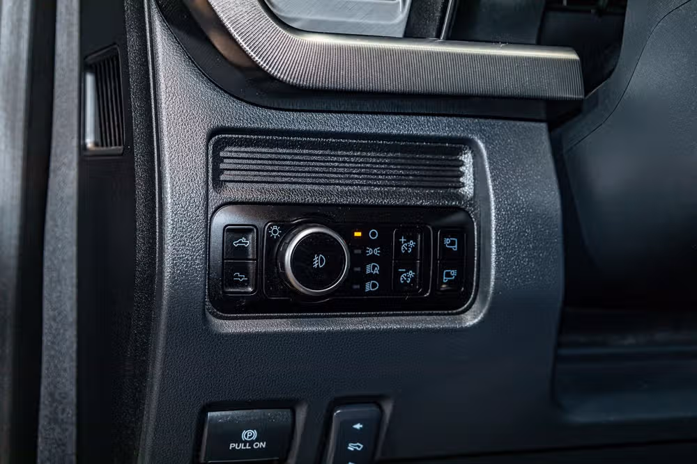 2025 Ford F-350 Super Duty Platinum Crew Cab Image 17