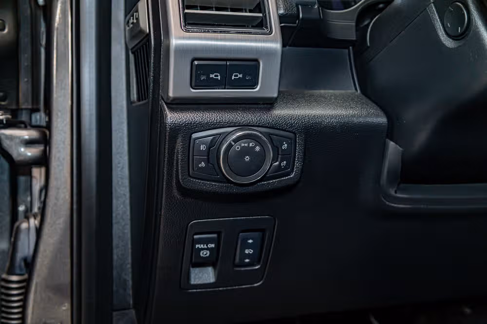 2018 Ford F-150 Platinum SuperCrew Image 16