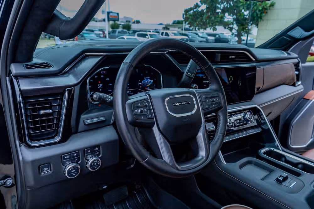 2025 GMC Sierra 2500HD Denali Ultimate Crew Cab Image 17