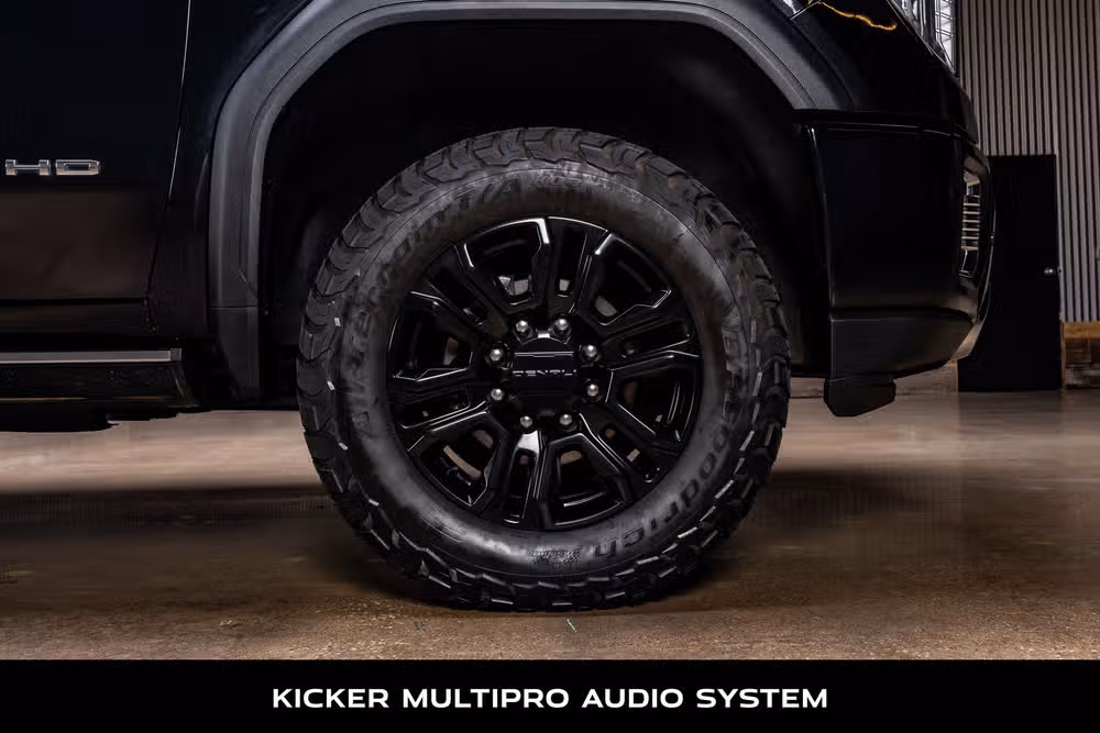 2023 GMC Sierra 2500HD Denali Crew Cab Image 11