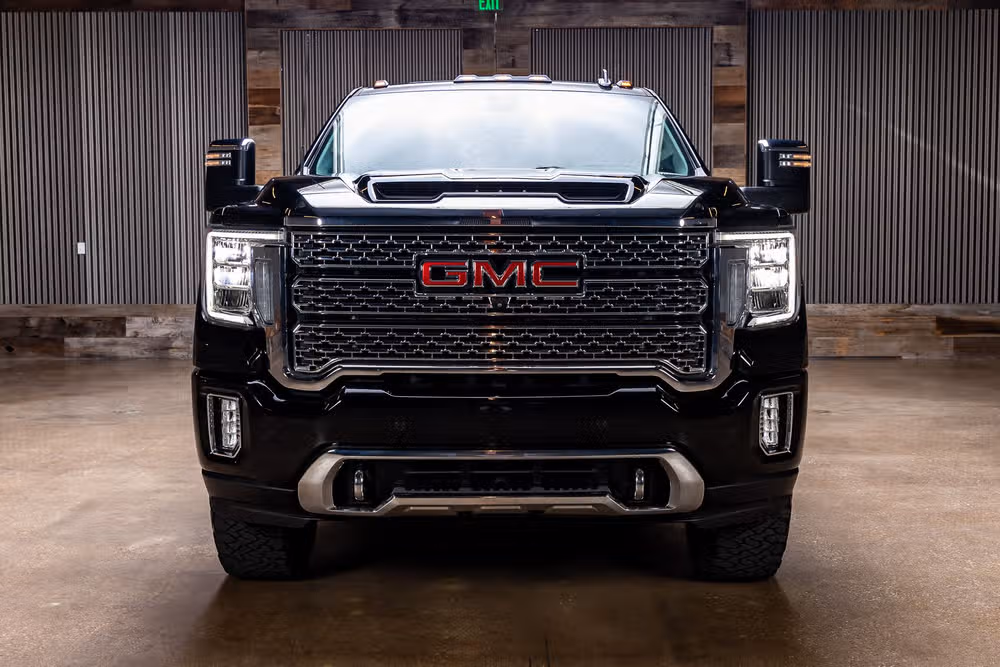 2023 GMC Sierra 2500HD Denali Crew Cab Image 2