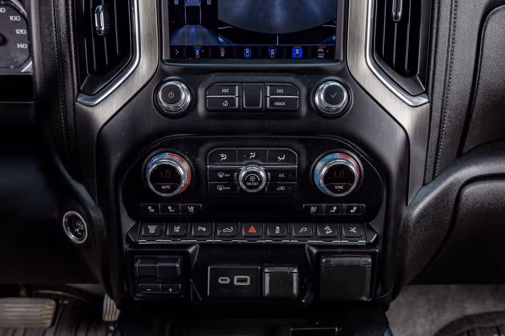 2023 GMC Sierra 2500HD Denali Crew Cab Image 26