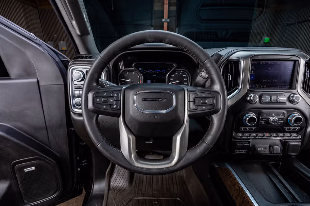 2023 GMC Sierra 2500HD Denali Crew Cab Image 18