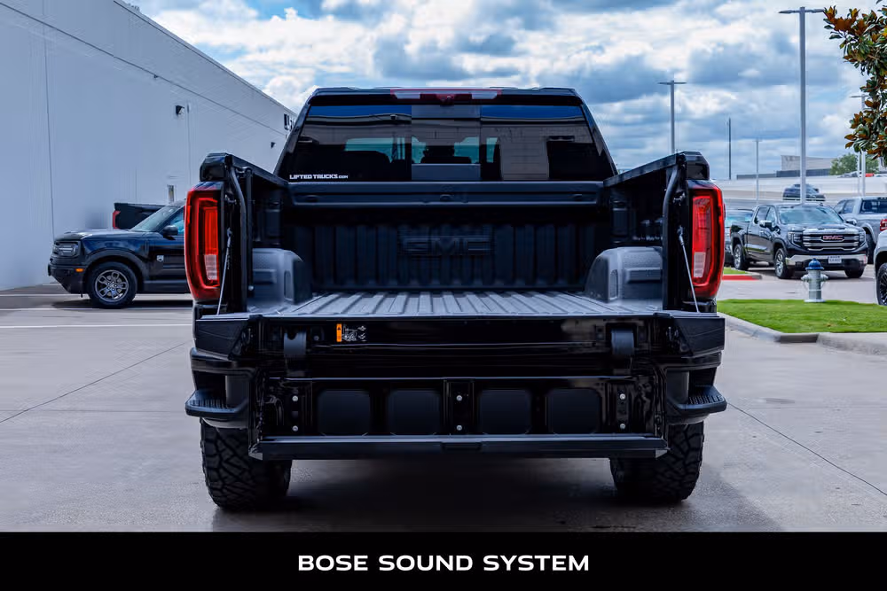 2025 GMC Sierra 1500 AT4 Crew Cab Image 9