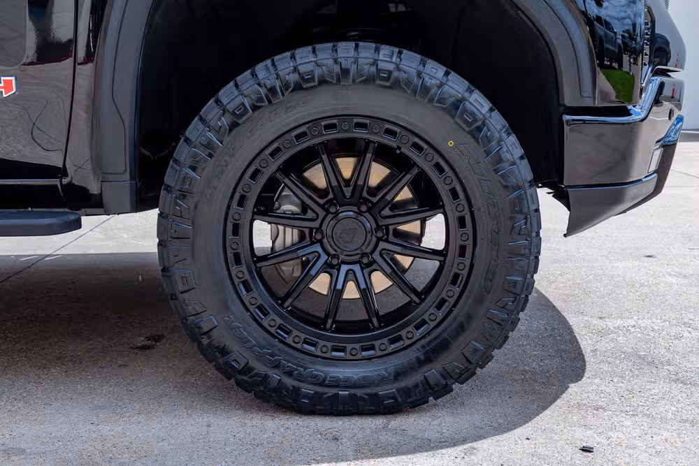 2025 GMC Sierra 1500 AT4 Crew Cab Image 12
