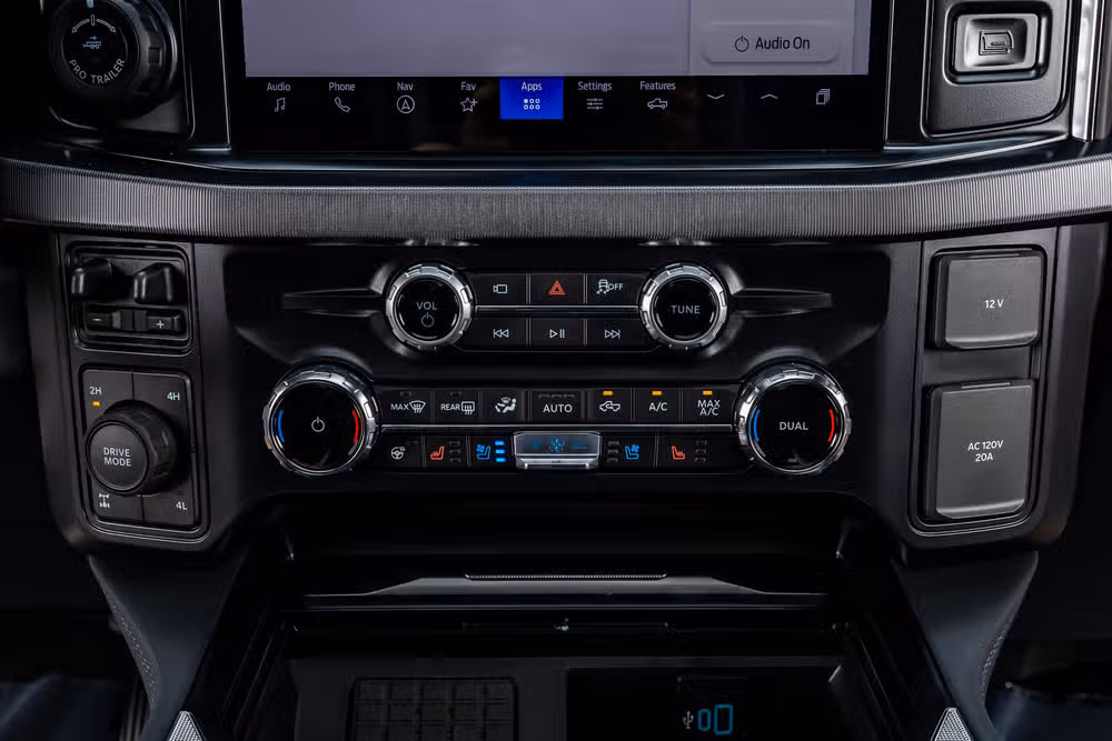 2026 Ford F-250 Super Duty Platinum Crew Cab Image 28